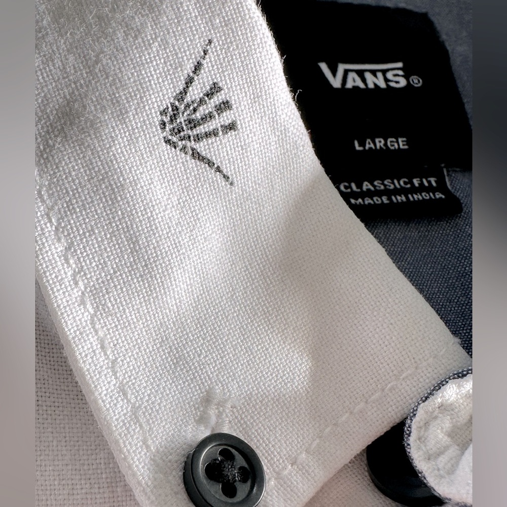 Vans Men’s Large White Button Down Shirt